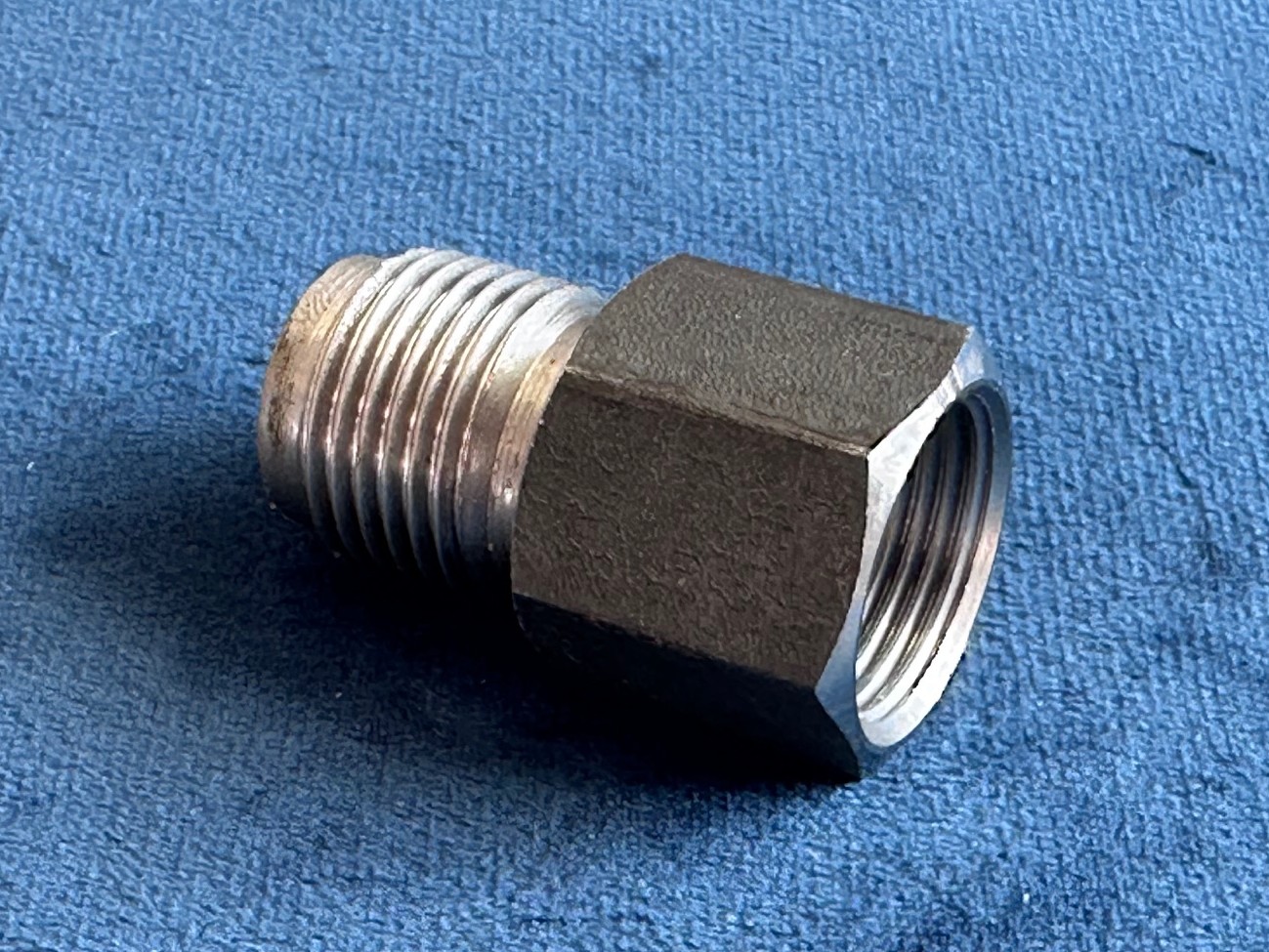 10.008.3.S20.0 Переходник д/манометра М20х1,5 внутр. - G1/2 наружн. Ст20, без покрытия