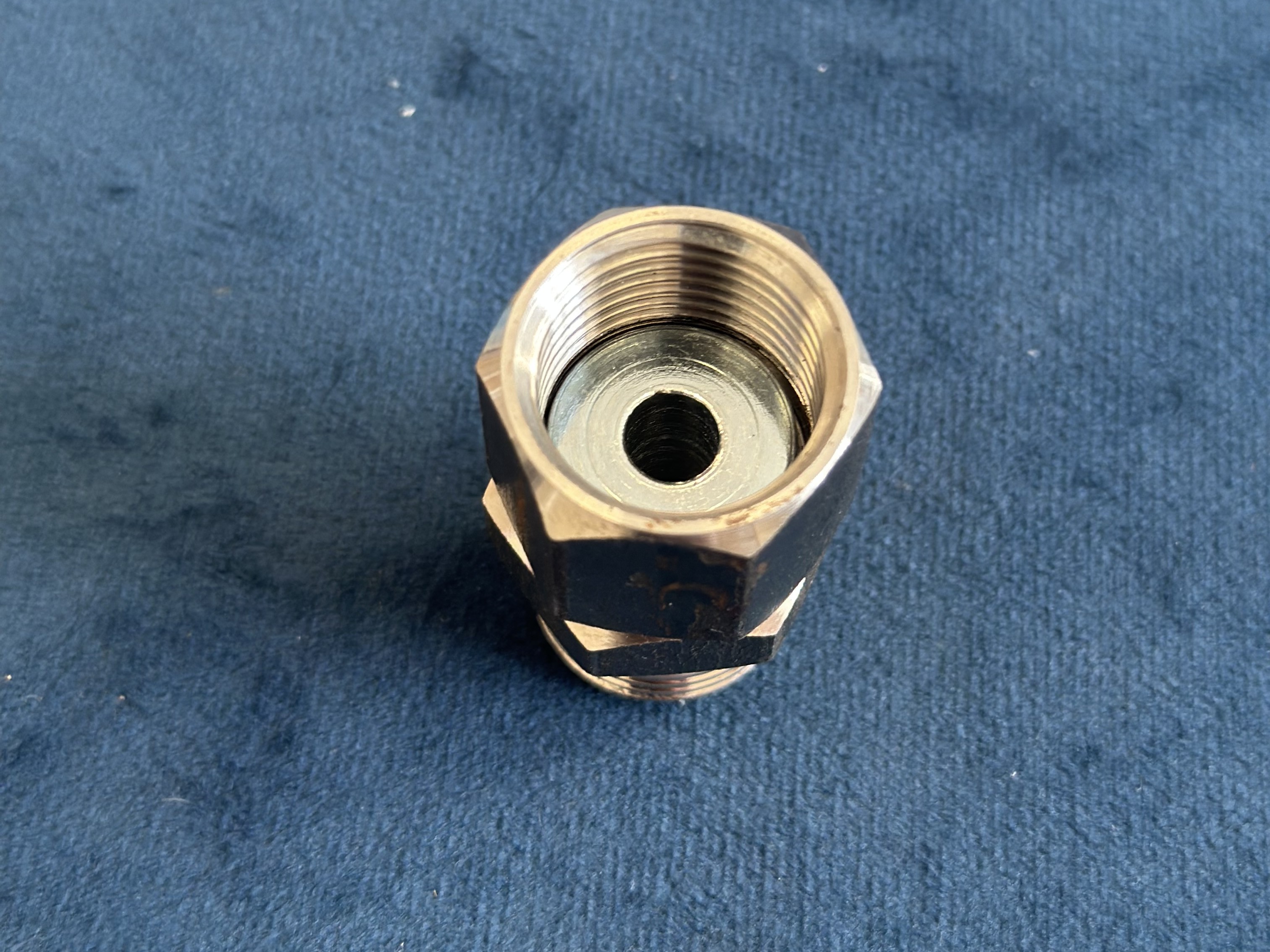 10.051.S20.0.1/2 Переходник д/манометра G1/2"внутр. - G1/2" наружн. с плавающей гайкой, сталь Ст20